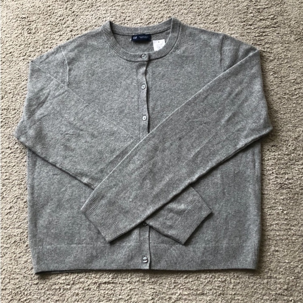 GAP Crewneck Cardigan Sweater. NWT.